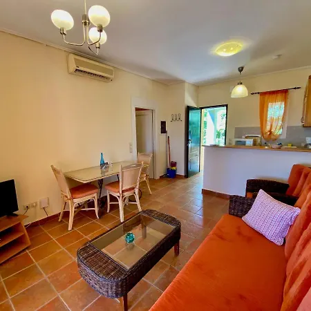 La Riviera Seaside & 4* Mparmpati