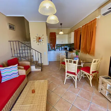 La Riviera Seaside & 4* Mparmpati