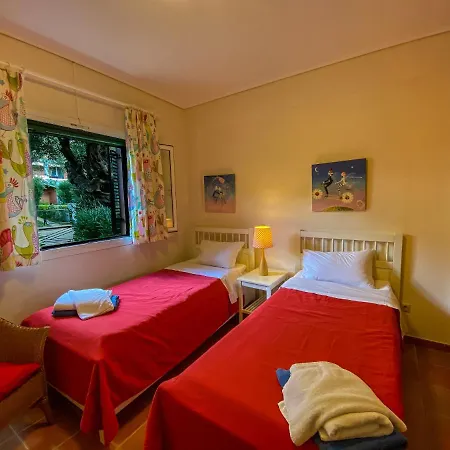 La Riviera Seaside & 4* Mparmpati