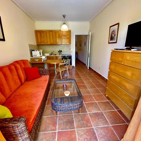 La Riviera Seaside & 4* Mparmpati