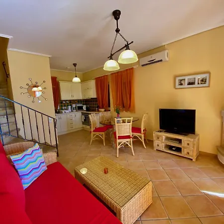 La Riviera Seaside & 4* Mparmpati