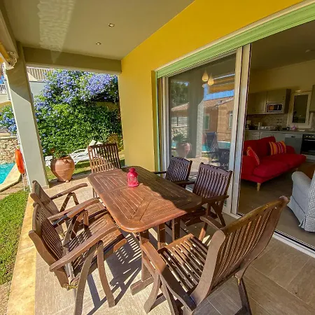 La Riviera Seaside & Lejlighedshotel 4*