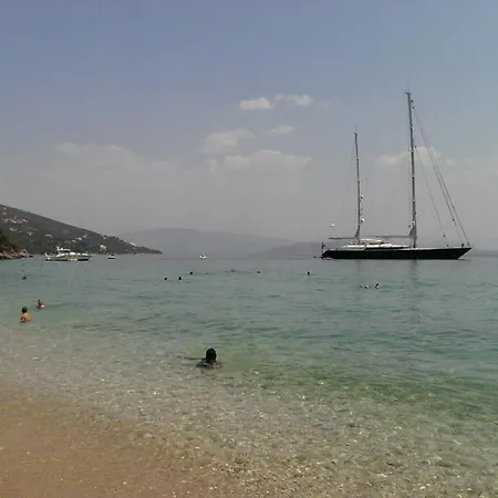 La Riviera Seaside & Lejlighedshotel Mparmpati