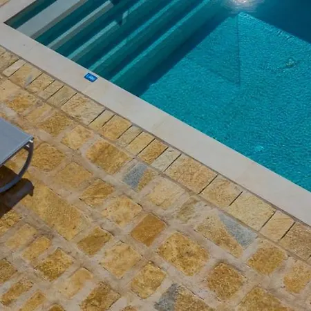 La Riviera Seaside & Lejlighedshotel Mparmpati