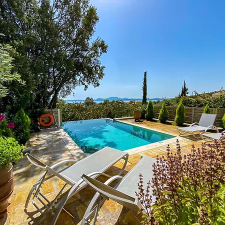 La Riviera Seaside & 4* Mparmpati