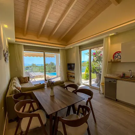 La Riviera Seaside & Lejlighedshotel 4*