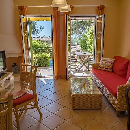 La Riviera Seaside & Апарт-отель 4*