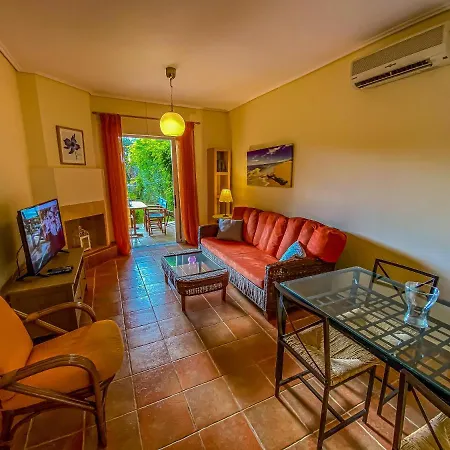 Aparthotel La Riviera Seaside & 4*