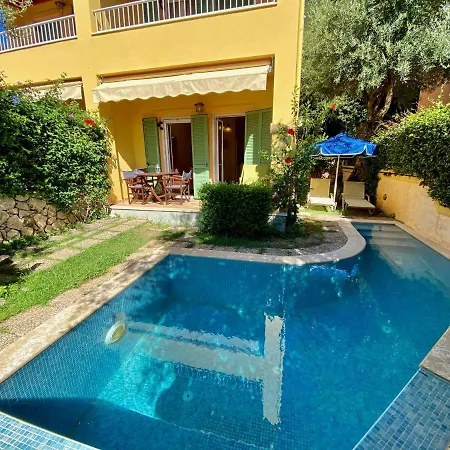 La Riviera Seaside & 4*